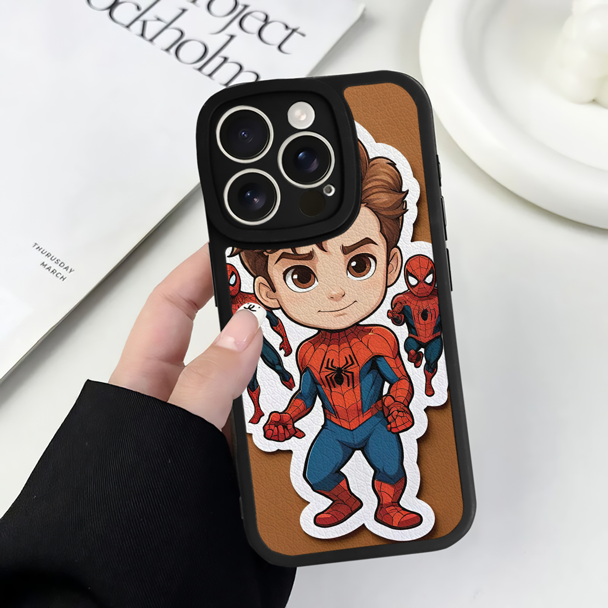 Spider Man スパイダーマン 【iPhone 16シリーズ対応】シリコンスマホケース（レザー調） 材質：シリコン